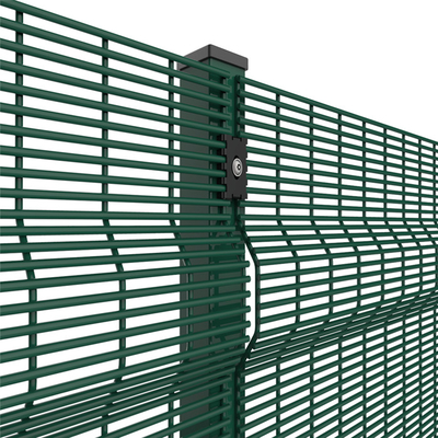 Зеленый белый красный PVC покрыл сваренную загородку 2.4mx3m ячеистой сети 3D