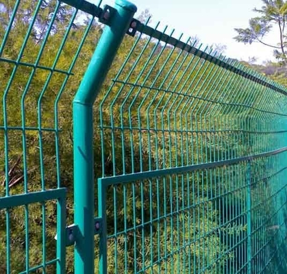 Гальванизированная стальная загородка ячеистой сети 3D с квадратным зеленым цветом столба RAL 6005